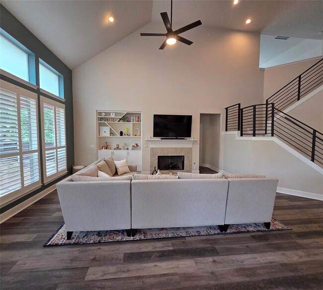Building Photo - 8208 Endeavor Cir