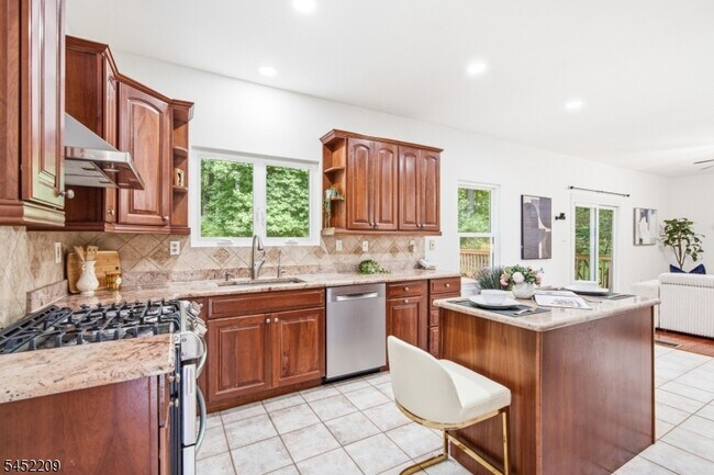 Building Photo - 9 Stirrup Way