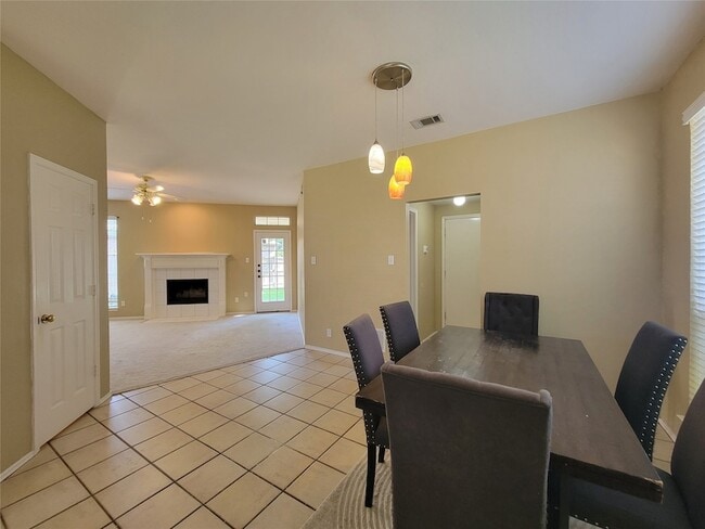 Building Photo - 7020 Goldenrod Dr