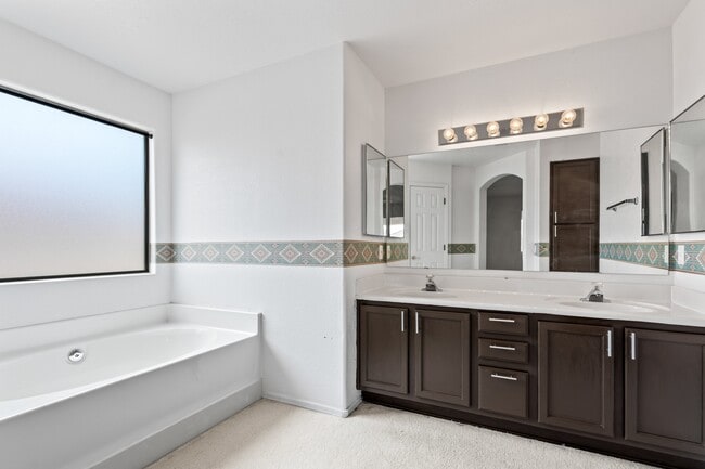 Building Photo - 8838 E La Palma Dr