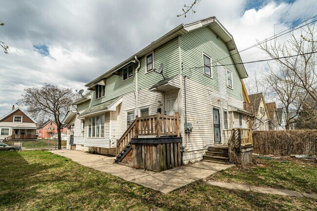 Building Photo - 3180 N 15th St