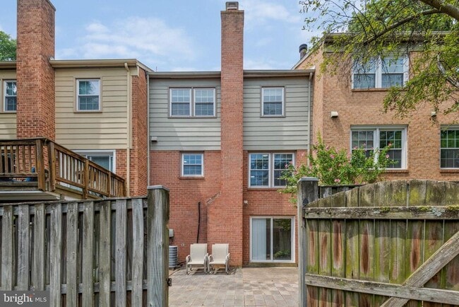 Building Photo - 10257 Friendship Ct
