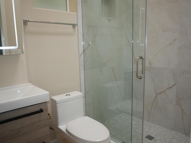 Building Photo - 1637 Kearsarge Rd