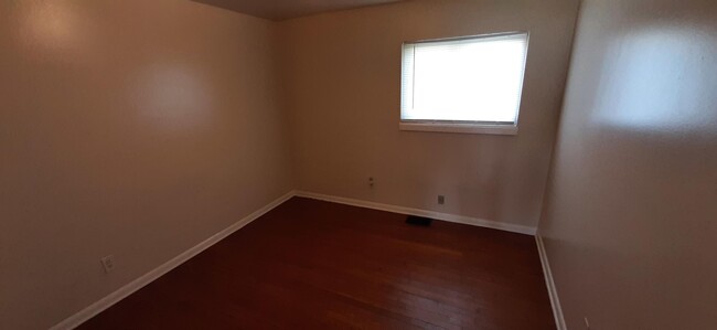 Building Photo - 408 N Clark Blvd