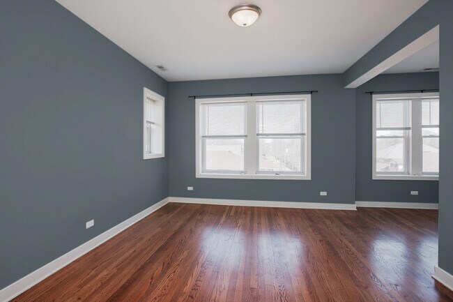 Building Photo - 3911 W Addison St