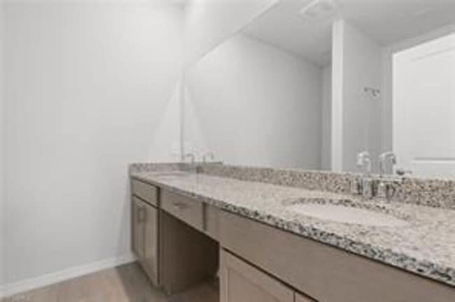 Building Photo - 3206 NE 13th Ct