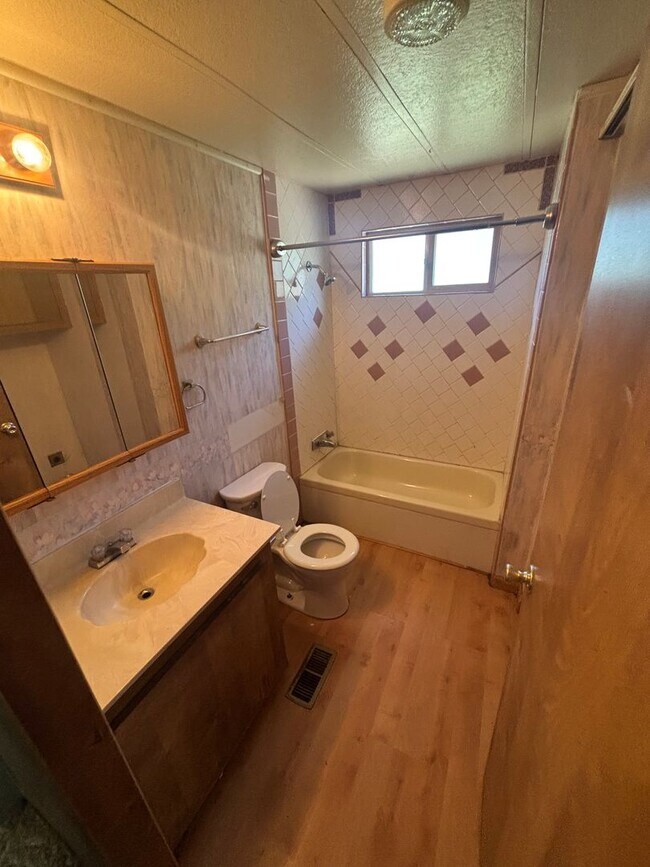 Building Photo - Great Single level Home!