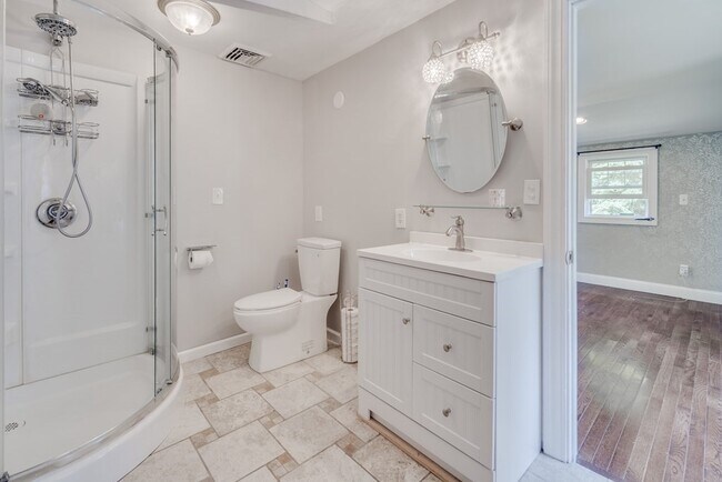 Building Photo - 1 Hickory Hill Dr