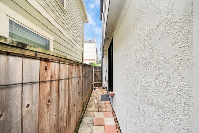 Building Photo - 5617 Kiam St