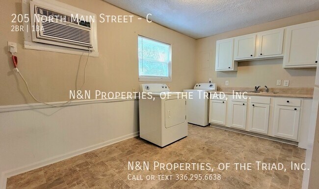 Building Photo - 2 Bedroom 1 Bath Apartment in King NC-  Do...