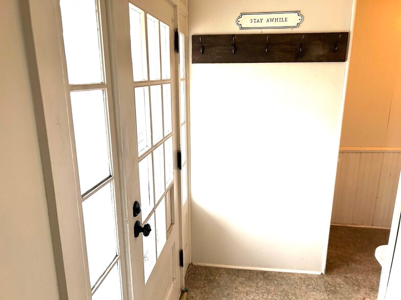 Building Photo - 302 S State St