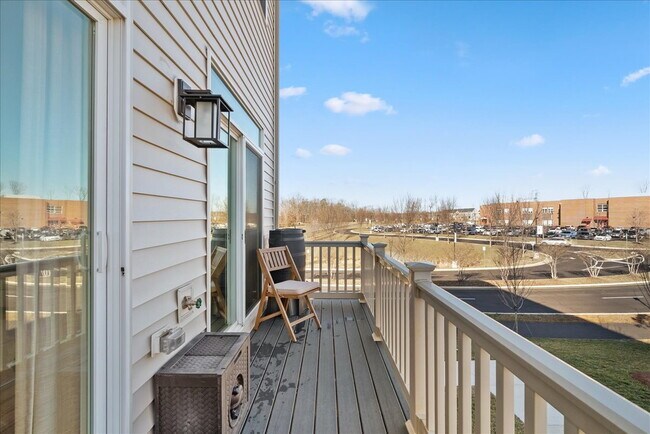 Building Photo - Stunning 4BR / 4.5BA End-Unit Townhome in Brambleton - Built in 2024!