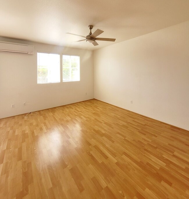 Building Photo - AVAILABLE | Hawaii Kai: 3 Bedroom,2.5 Bathroom Townhome w/AC & Attached Garage |  | Features: In ...