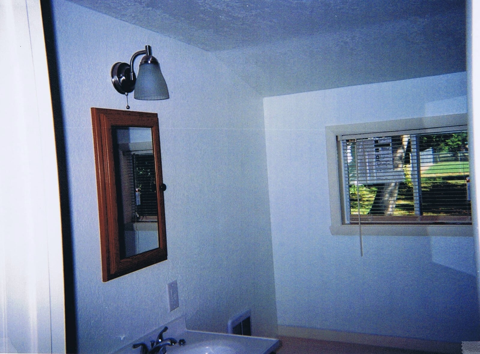 Building Photo - 252 E North Ave