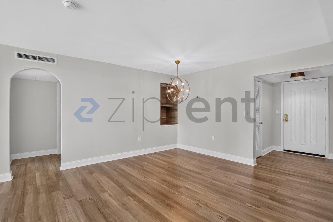 Building Photo - Unit 906