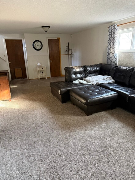 Building Photo - 3634 Alpine Pl