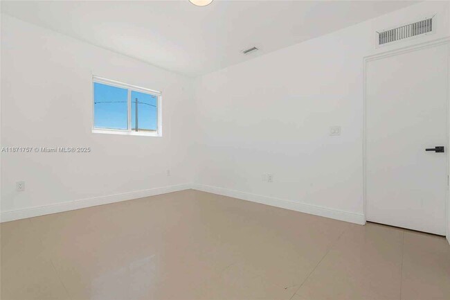 Building Photo - 1013 SW 7 ST Miami FL 33130