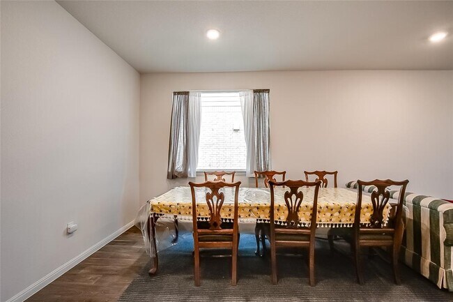 Building Photo - 908 Vogel Dr