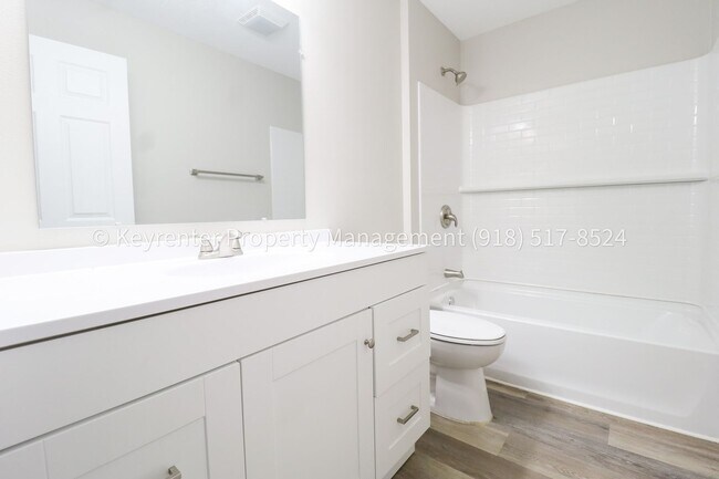 Building Photo - 4124 W 56th Pl