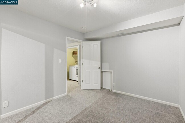 Building Photo - 1541 Moraga Way