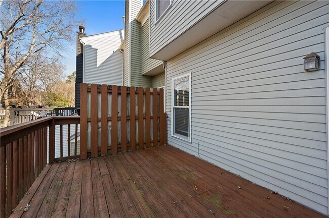 Building Photo - 410 Wedgewood Way
