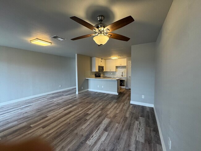 Building Photo - 418 Garland Dr