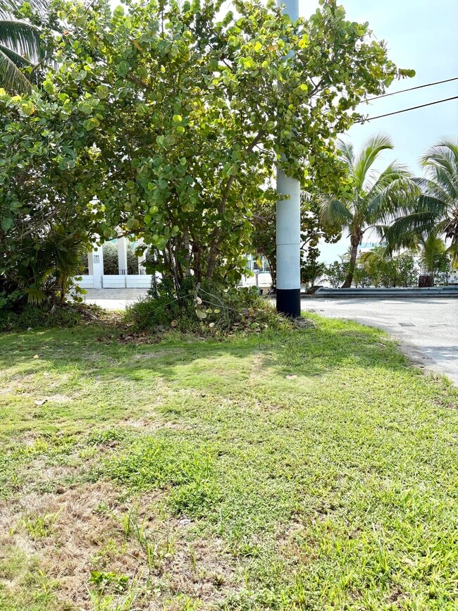 Building Photo - 728 92nd St