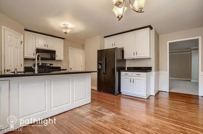 Building Photo - 3125 Harold Way SW UNIT