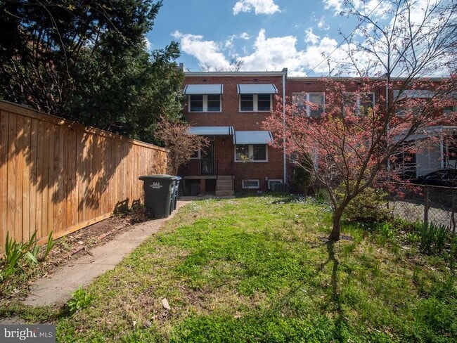 Building Photo - 4106 10th St NE
