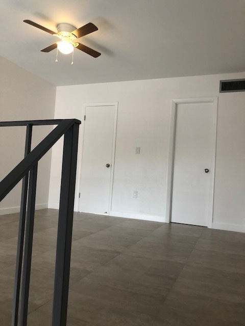 Building Photo - 449 Swallow Dr