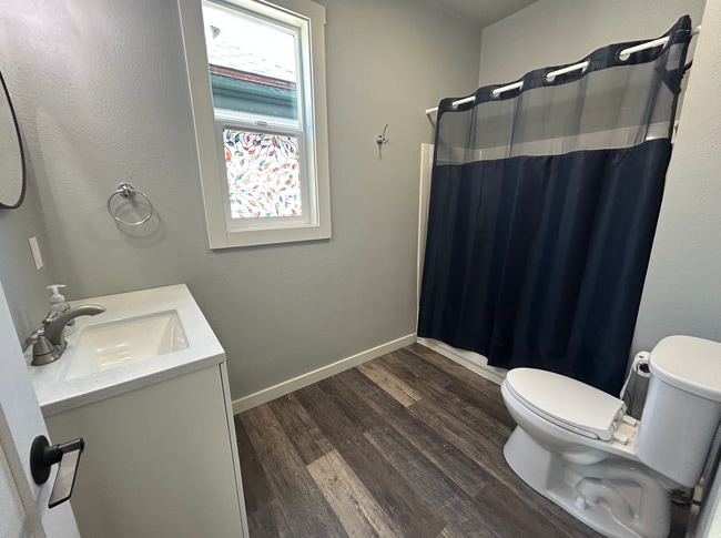 Building Photo - Stunning Remodeled 4 BR in North Missoula