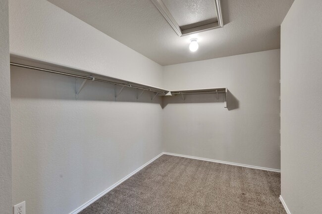 Building Photo - 6305 Roseborough Dr