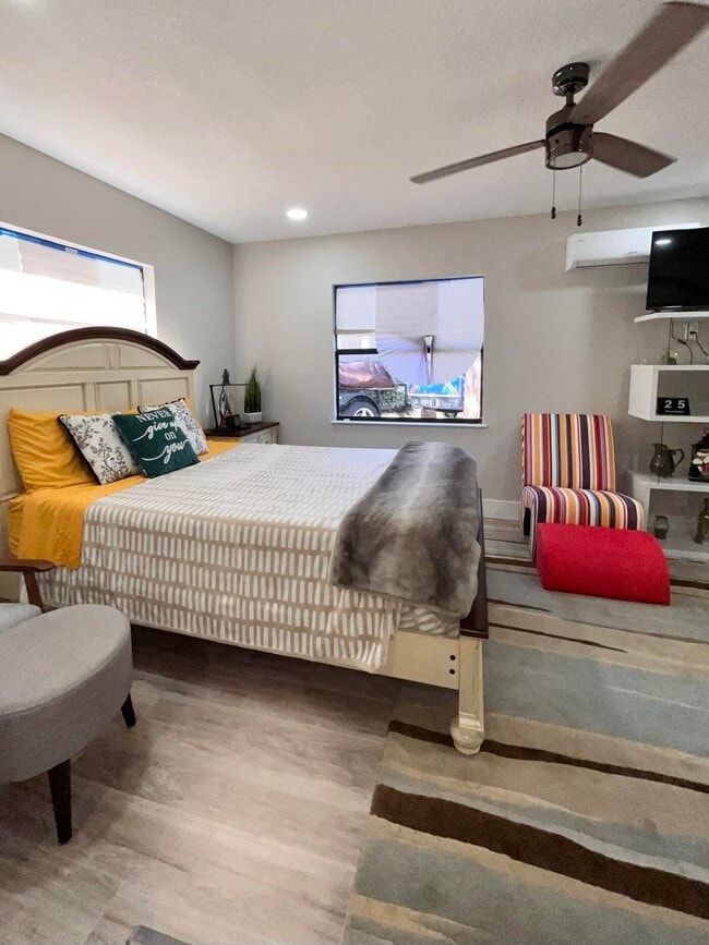 Building Photo - 2474 SE Calais St