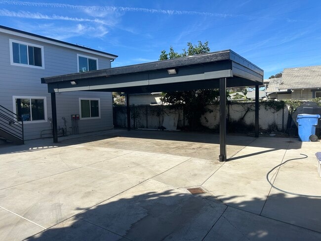 Building Photo - Reddy Gardena Properties