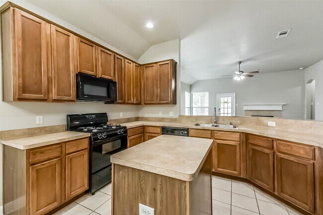 Building Photo - 21617 Horseshoe Dr