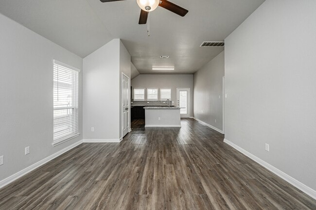 Building Photo - 623 Hollyhock Dr