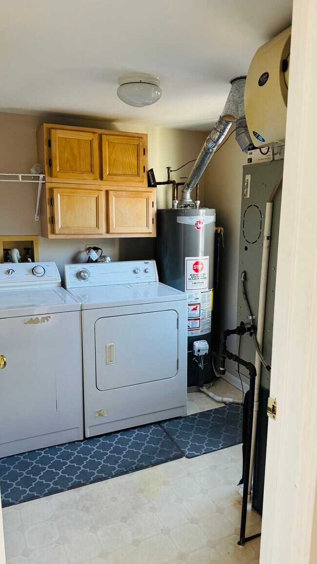 Building Photo - 775 Hoover Dr