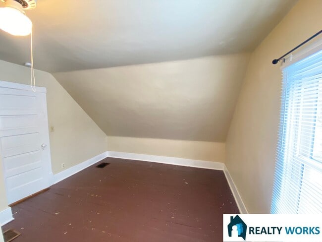 Building Photo - Adorable 2 bed 2 bath house!