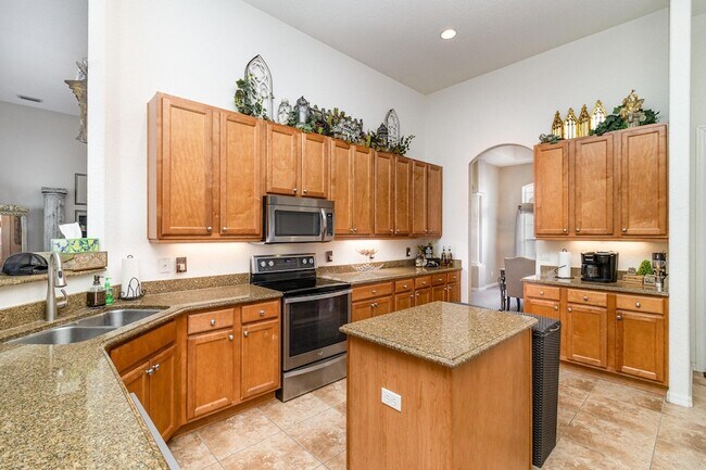 Building Photo - 4859 Chastain Dr