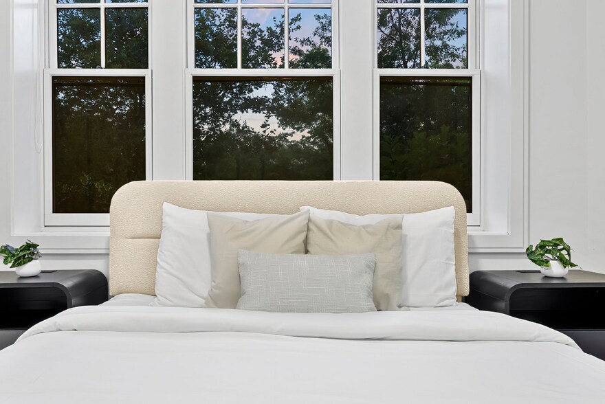 Building Photo - 1566 Beacon St