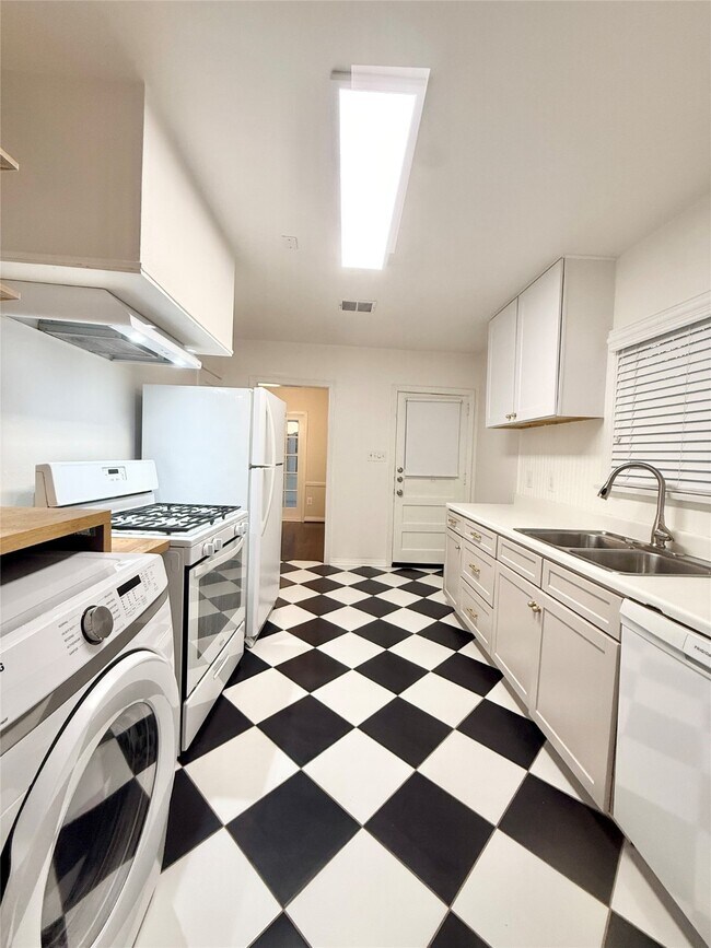 Building Photo - 4010 Yupon St