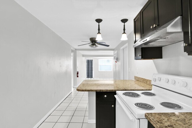 Building Photo - 817 N J St
