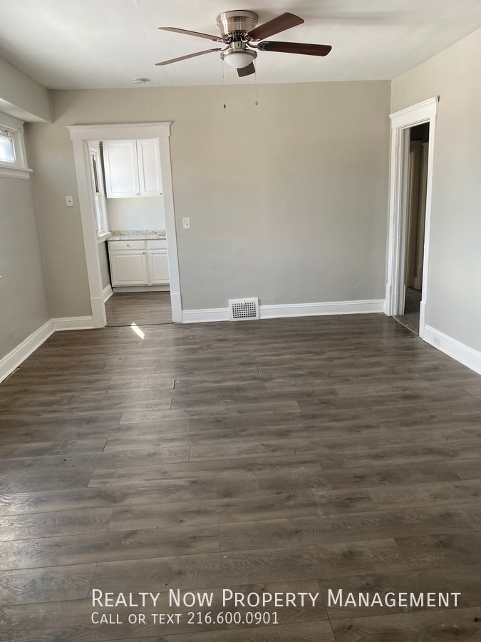 Building Photo - 2907 Denison Ave