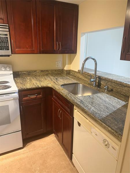 Building Photo - 10781 Cleary Blvd