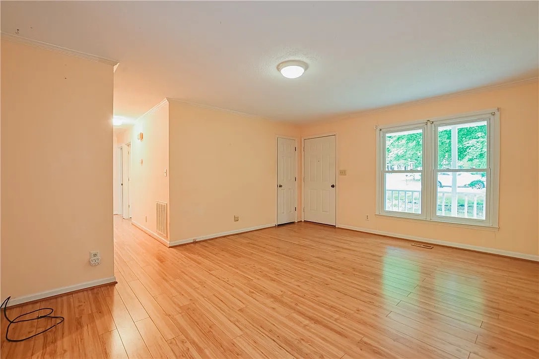 Building Photo - Room in House on Sanderson Dr