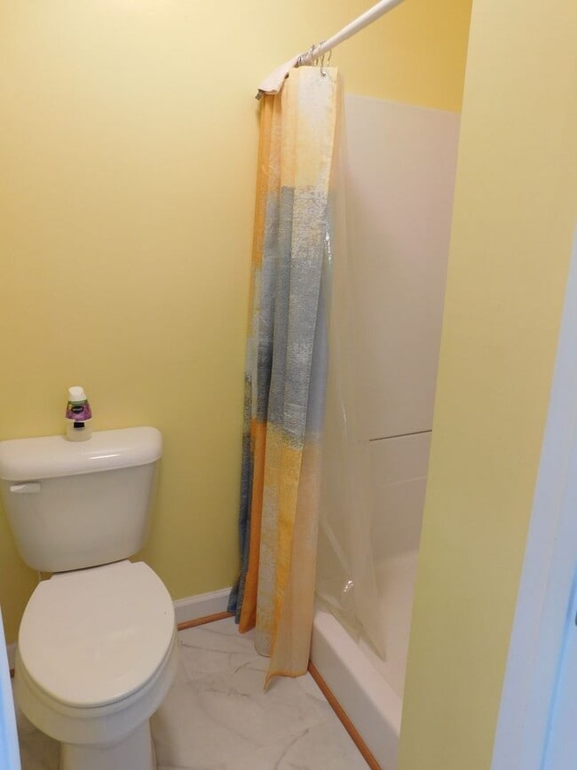 Building Photo - 105 Little Rossie Rd