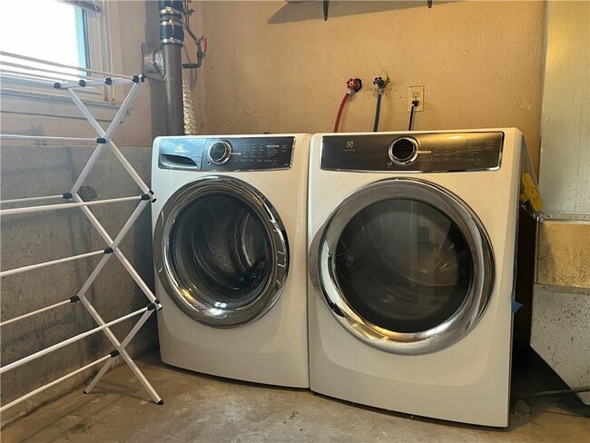 Building Photo - 35 Namquid Dr