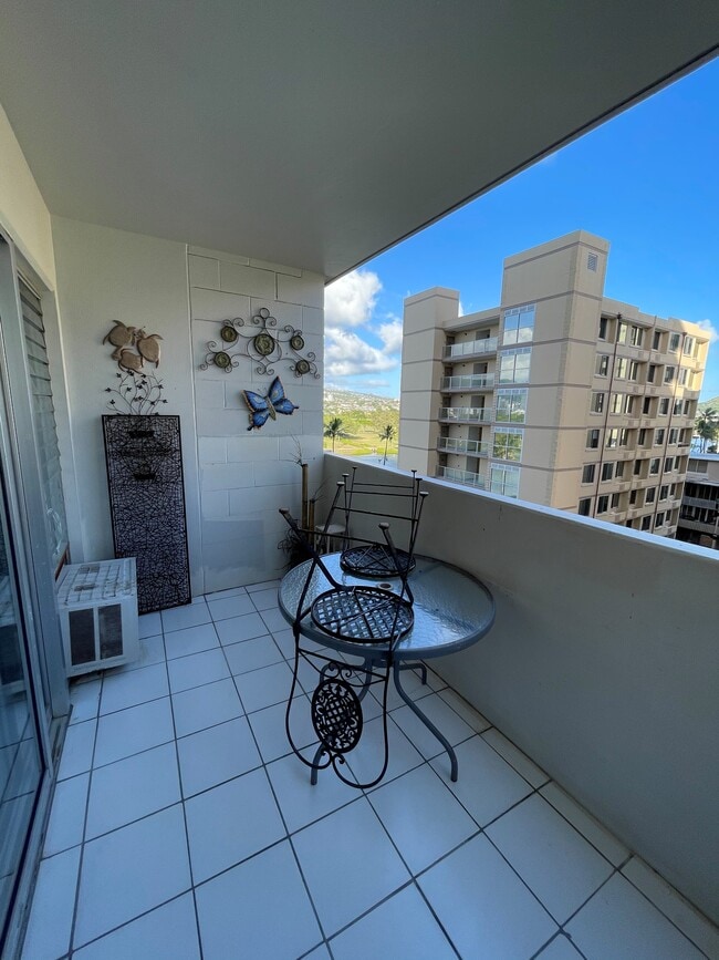 Building Photo - Ala Wai Townhouse