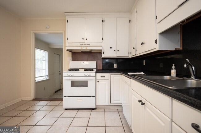 Building Photo - 175 Habersham Way