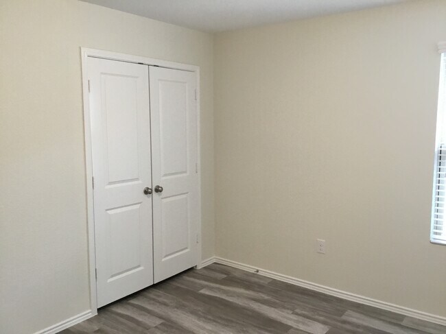 Building Photo - 5900 Bell Tower Ln